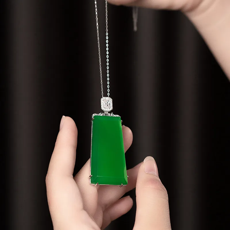 YUANYUXIANG Chalcedony Necklaces Unisex-1