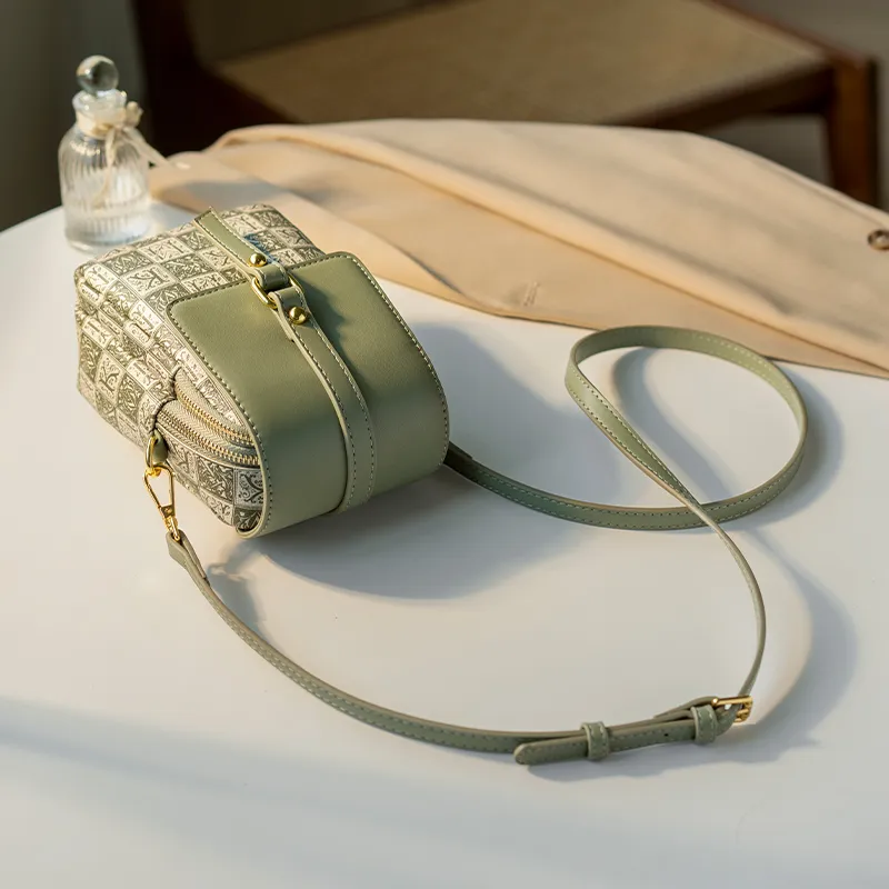 GELANDAI PVC Cell Phone Pouch, Shoulder Bag, Crossbody Bag Trumpets Women's Apricot/Mint Green-11