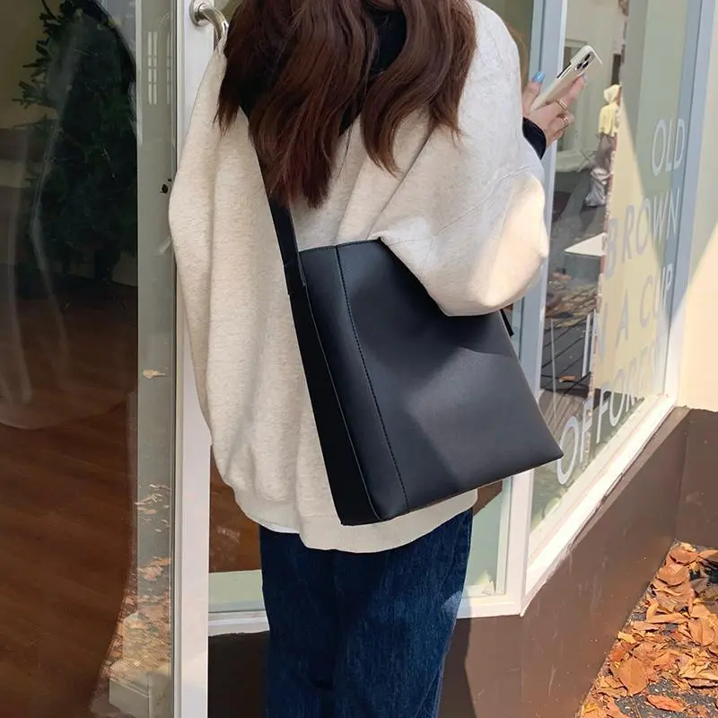 OKEKE Fleece Lined Bucket Bag, Portable Crossbody Bag, Shoulder Bag Unisex Brown/Black-6
