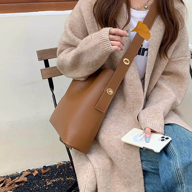 OKEKE Fleece Lined Bucket Bag, Portable Crossbody Bag, Shoulder Bag Unisex Brown/Black-2
