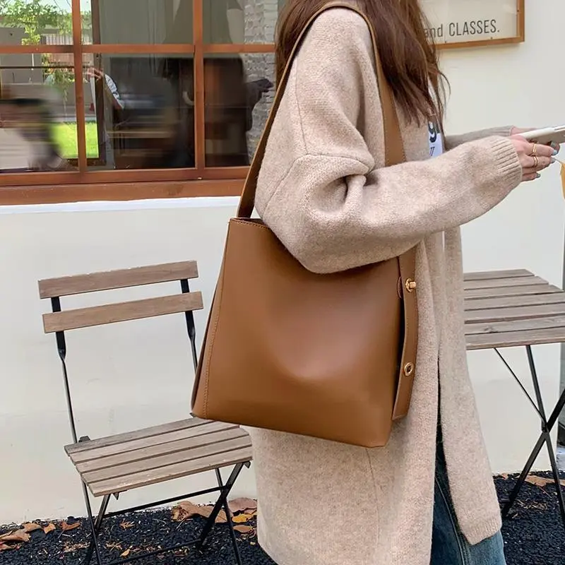 OKEKE Fleece Lined Bucket Bag, Portable Crossbody Bag, Shoulder Bag Unisex Brown/Black-3