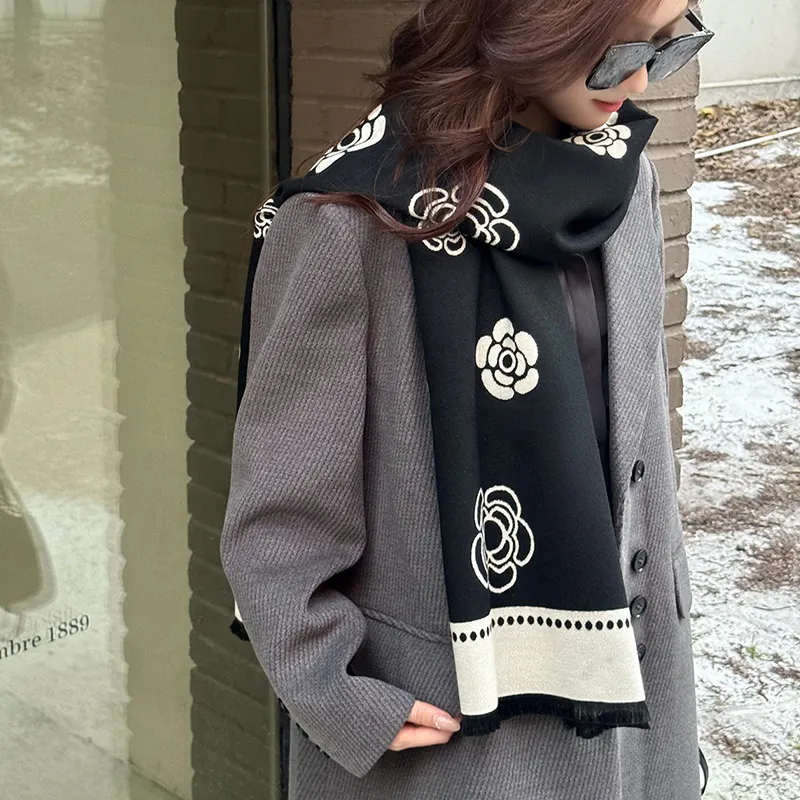 DULOREN Polyester Viscose Knit Scarves Women's Black & White-1