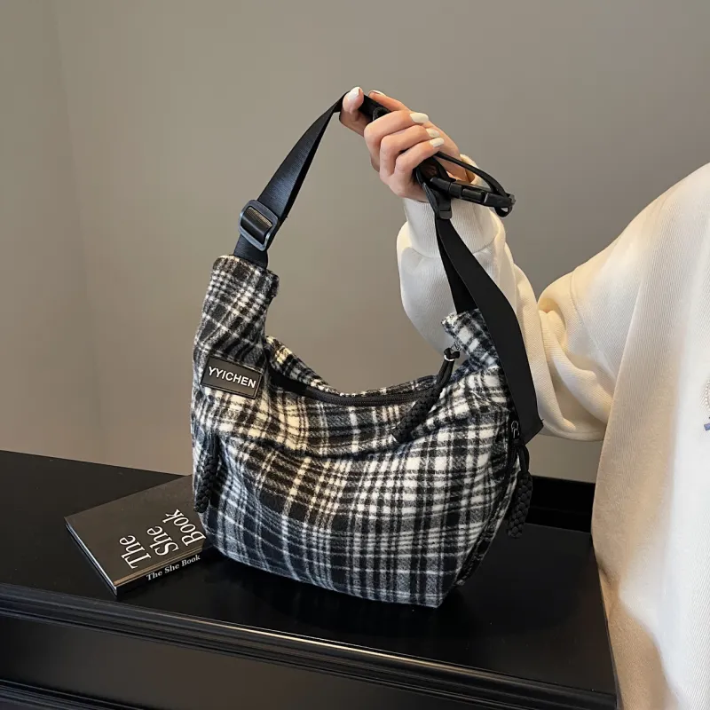Yalu Woolen Crossbody Bag Regular Women's Black/Dark Coffee/Light Coffee/Red-2