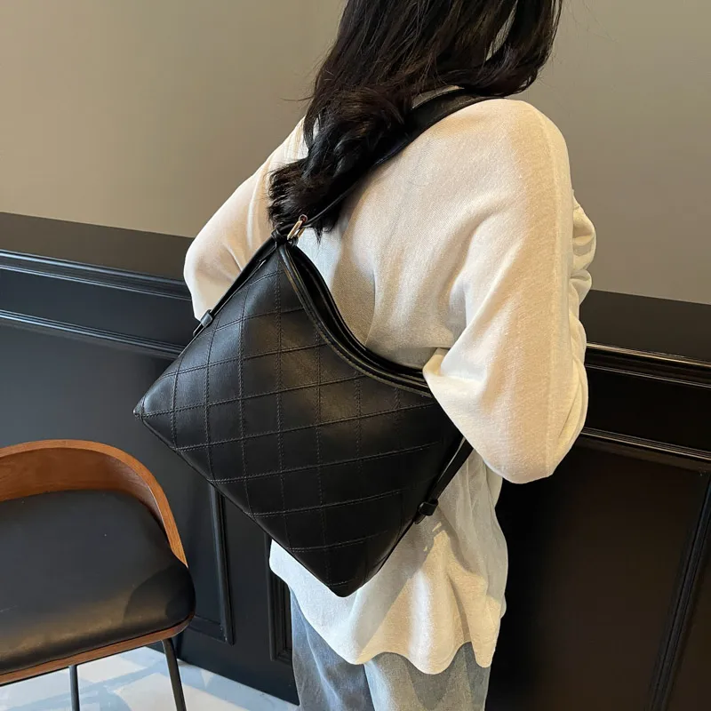 Yalu PU Shoulder Bag Regular Women's Coffee/Ecru/Black-16