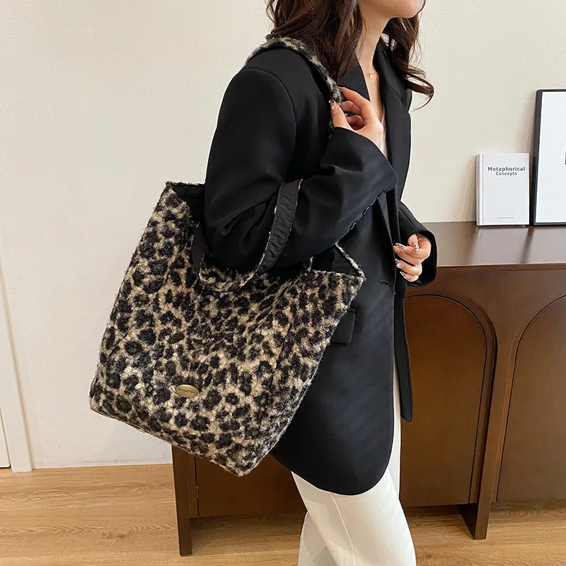 Yalu Plush Shoulder Bag Tote Regular Women's Vertical Stripes/Leopard Print-10