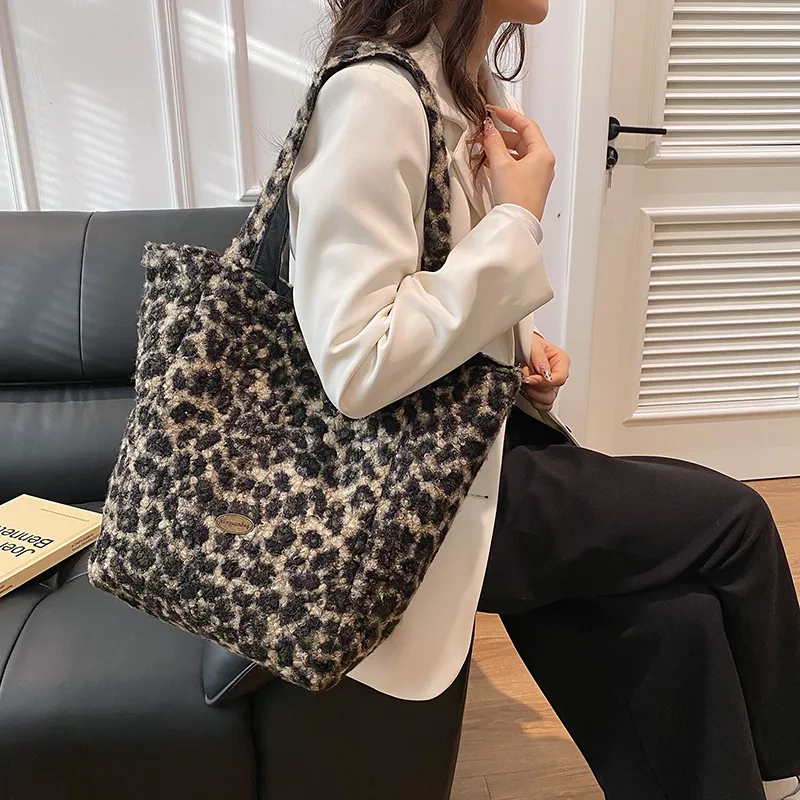Yalu Plush Shoulder Bag Tote Regular Women's Vertical Stripes/Leopard Print-13