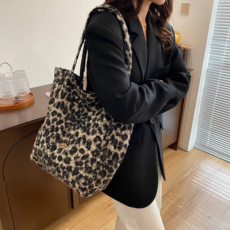 Yalu Plush Shoulder Bag Tote Regular Women's Vertical Stripes/Leopard Print-11