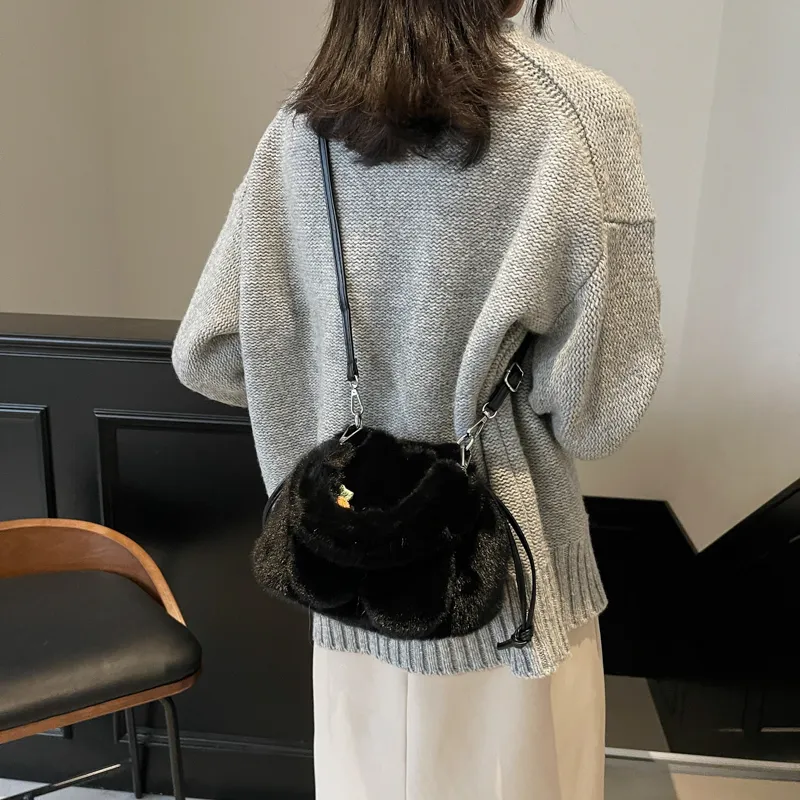 Yalu Plush One Shoulder Handbag Regular Women's Multicolor-9