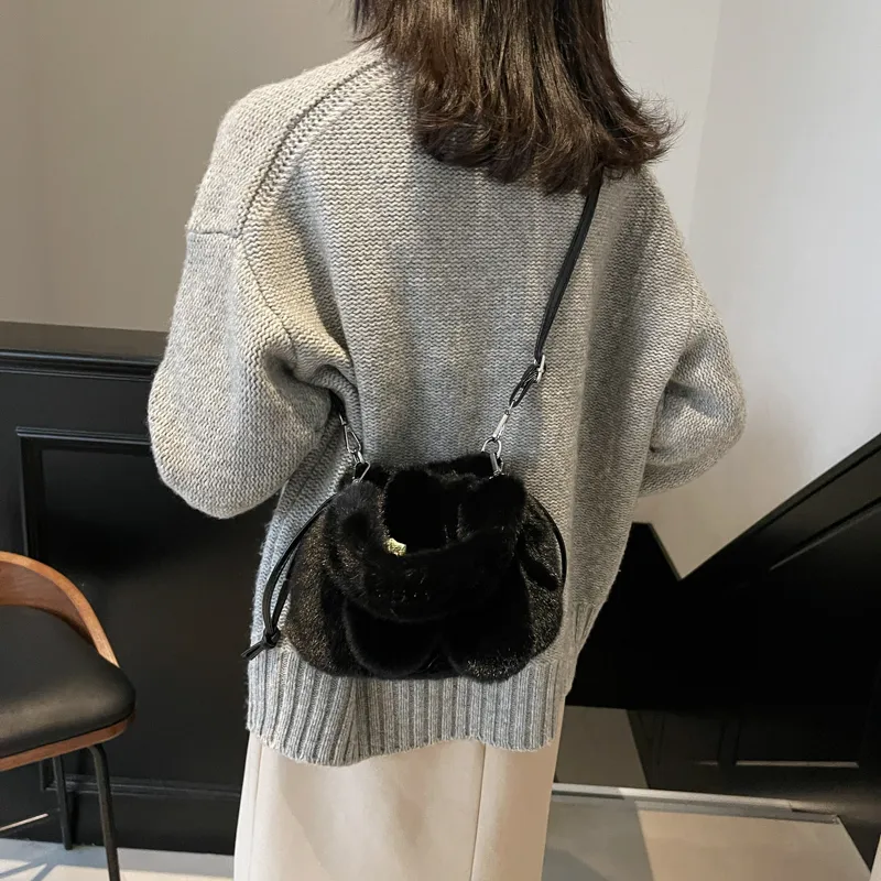 Yalu Plush One Shoulder Handbag Regular Women's Multicolor-12