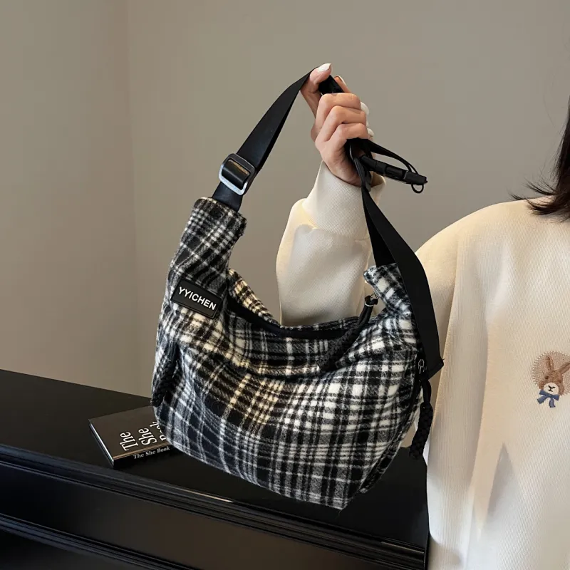 Yalu Woolen Crossbody Bag Regular Women's Black/Dark Coffee/Light Coffee/Red-1