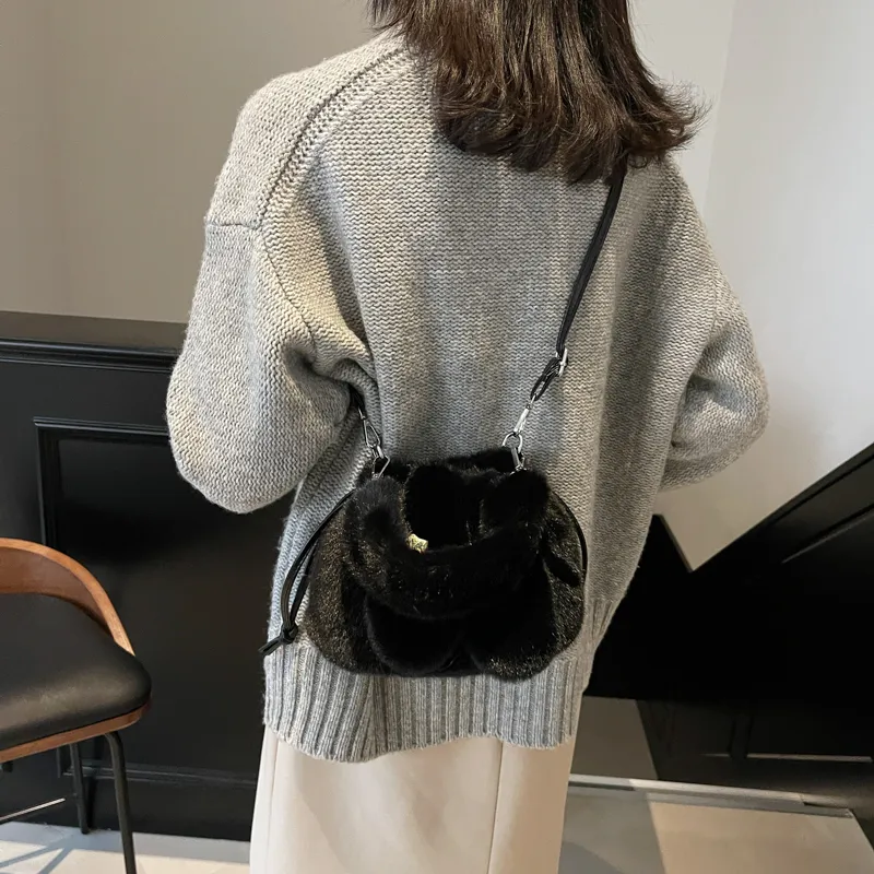 Yalu Plush One Shoulder Handbag Regular Women's Multicolor-11
