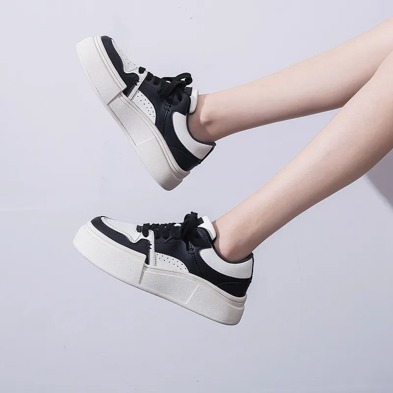 DAPHNE Low Top Skateboard Shoes Women's Black-3