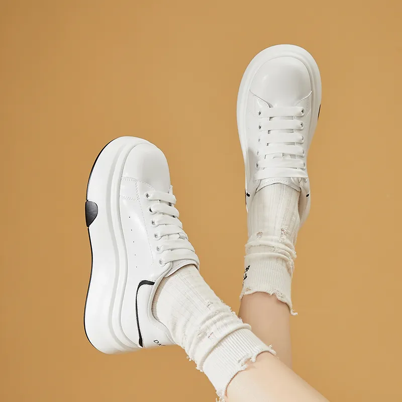 DAPHNE Low Top Skateboard Shoes Women's-3