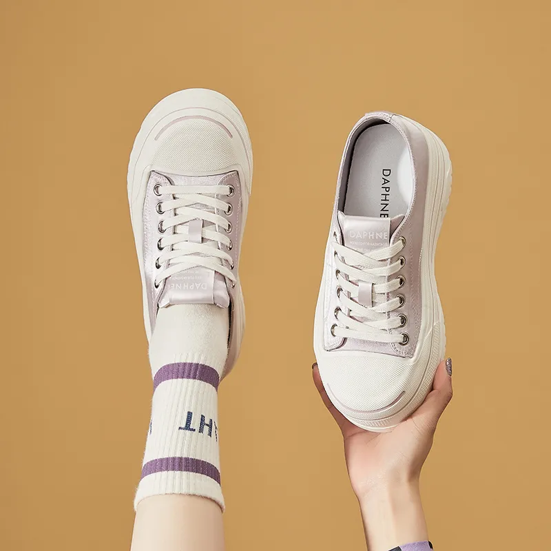 DAPHNE Low Top Skateboard Shoes Women's-1