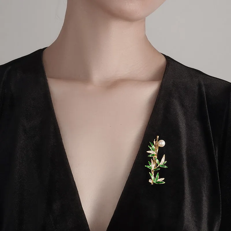 VIOLET Brooches Unisex-1