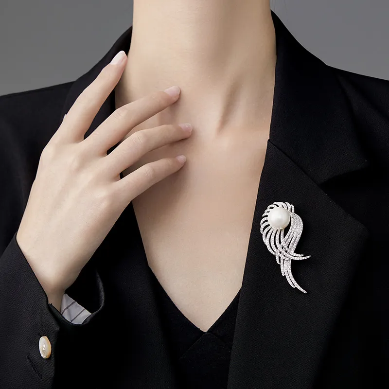 VIOLET Brooches Unisex-1