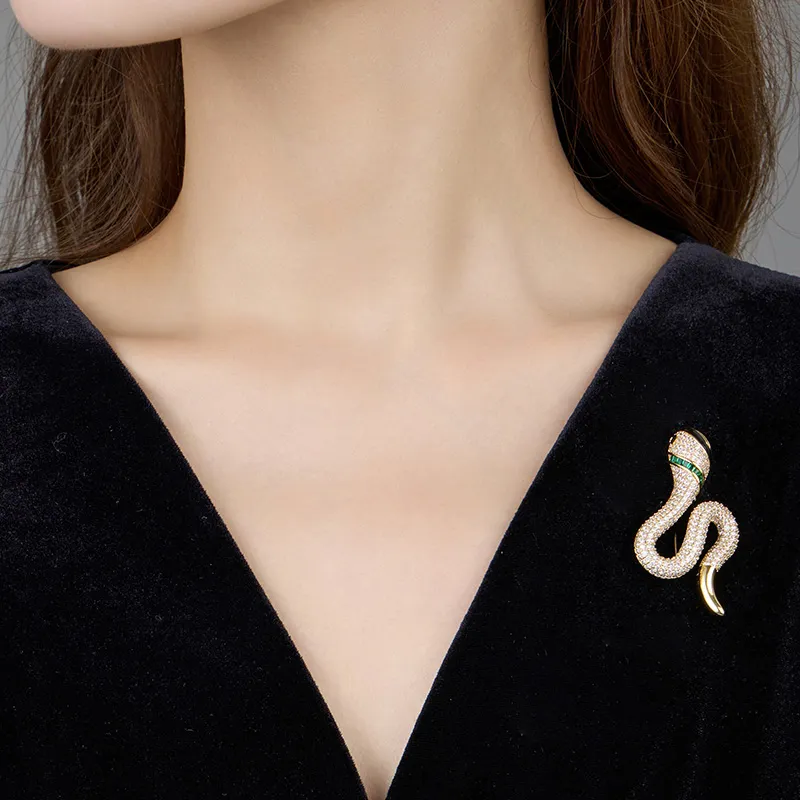 VIOLET Copper Alloy Brooches Unisex-1