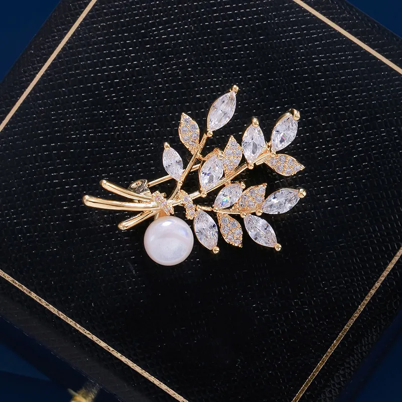 VIOLET Copper Alloy Brooches Unisex-3