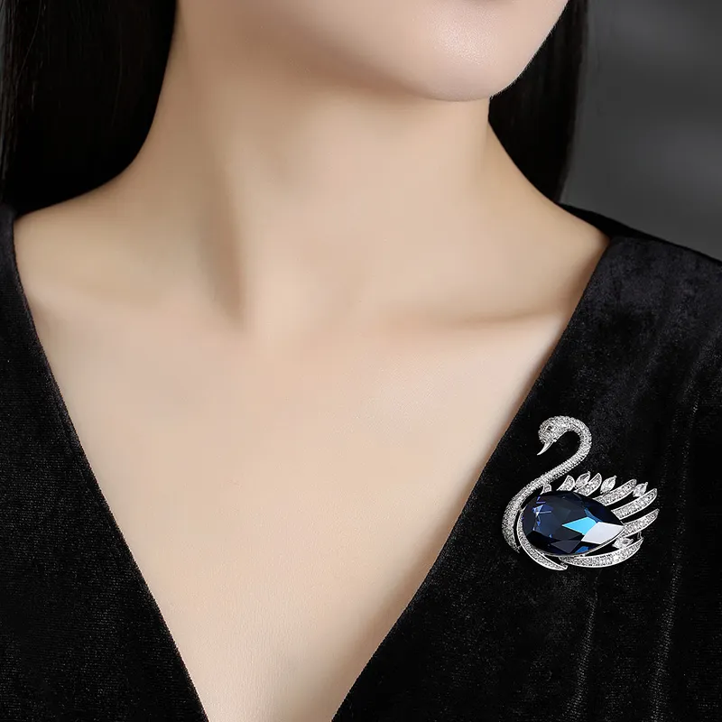 VIOLET Brooches Unisex-1
