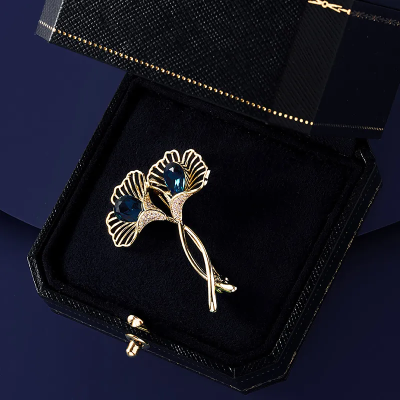 VIOLET Brooches Unisex-3