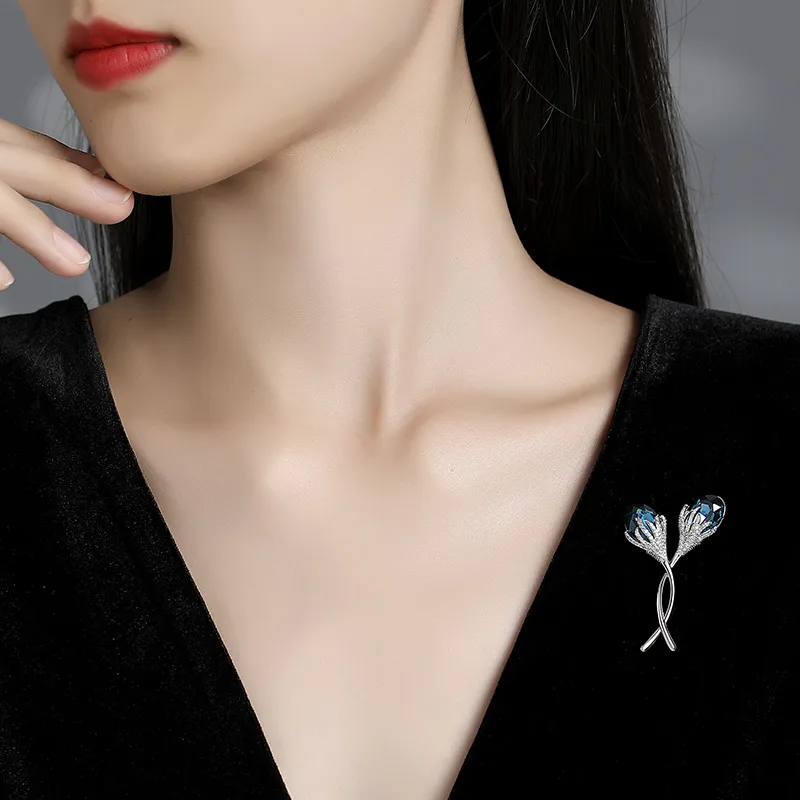 VIOLET Brooches Unisex-1