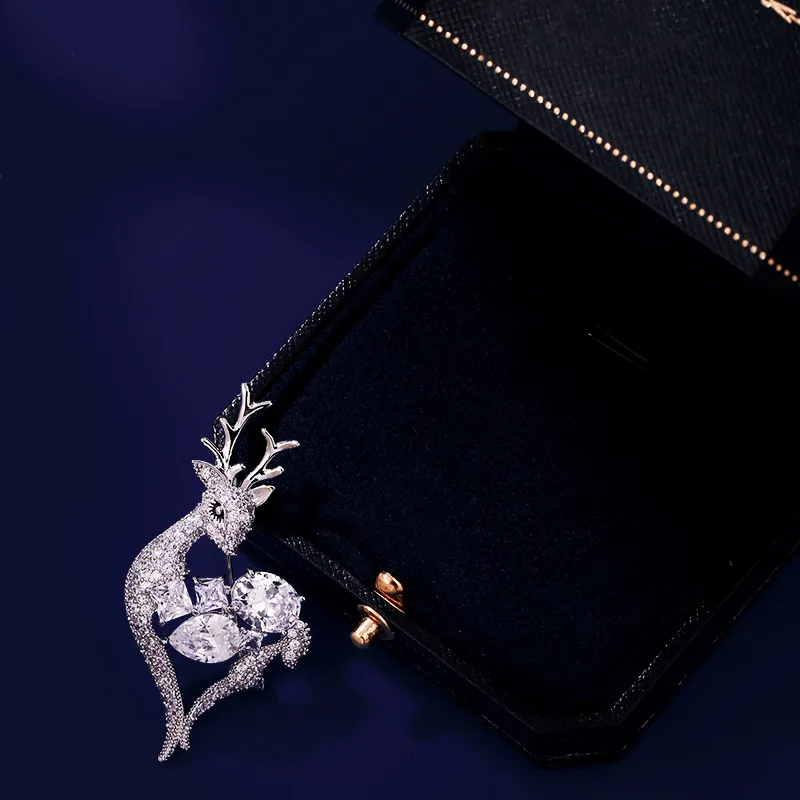 VIOLET Brooches Unisex-3