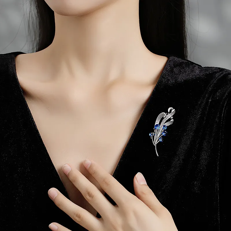 VIOLET Brooches Unisex-1