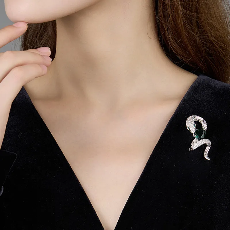 VIOLET Copper Alloy Brooches Unisex-5