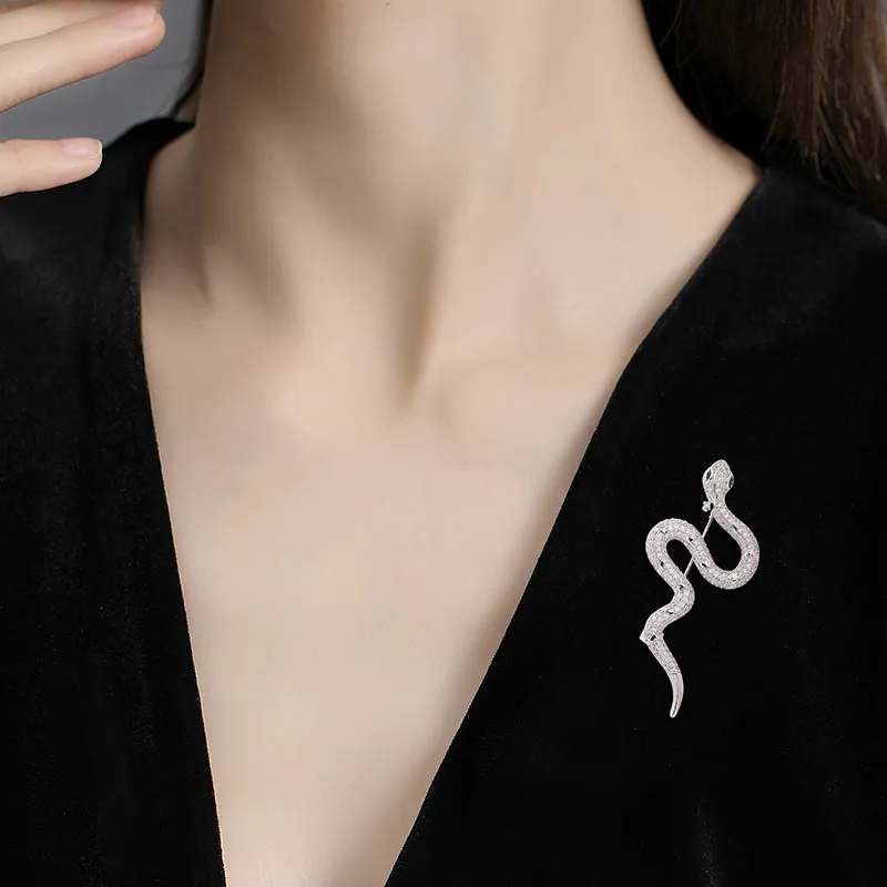 VIOLET Brooches Unisex-1