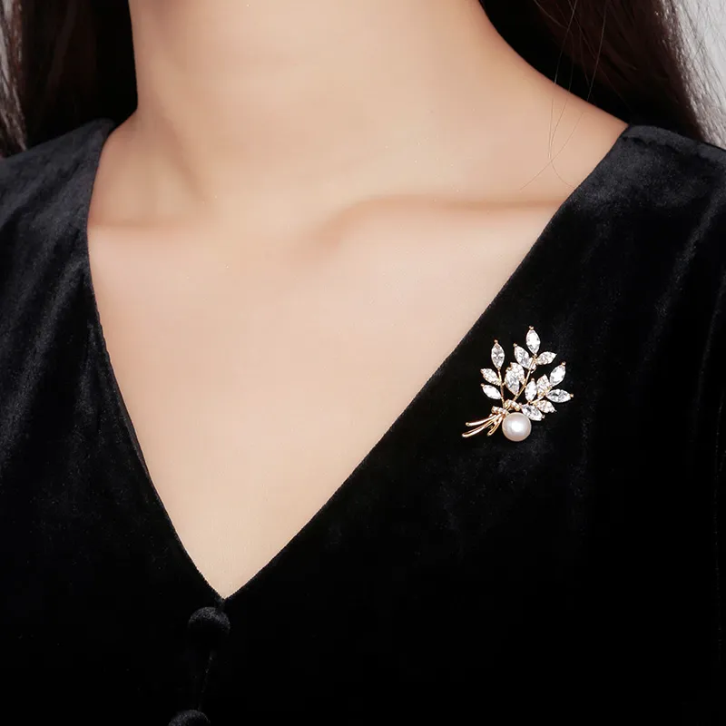 VIOLET Copper Alloy Brooches Unisex-1