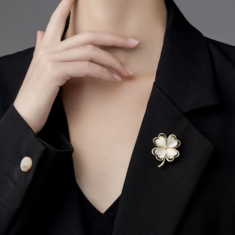 VIOLET Brooches Women's-1