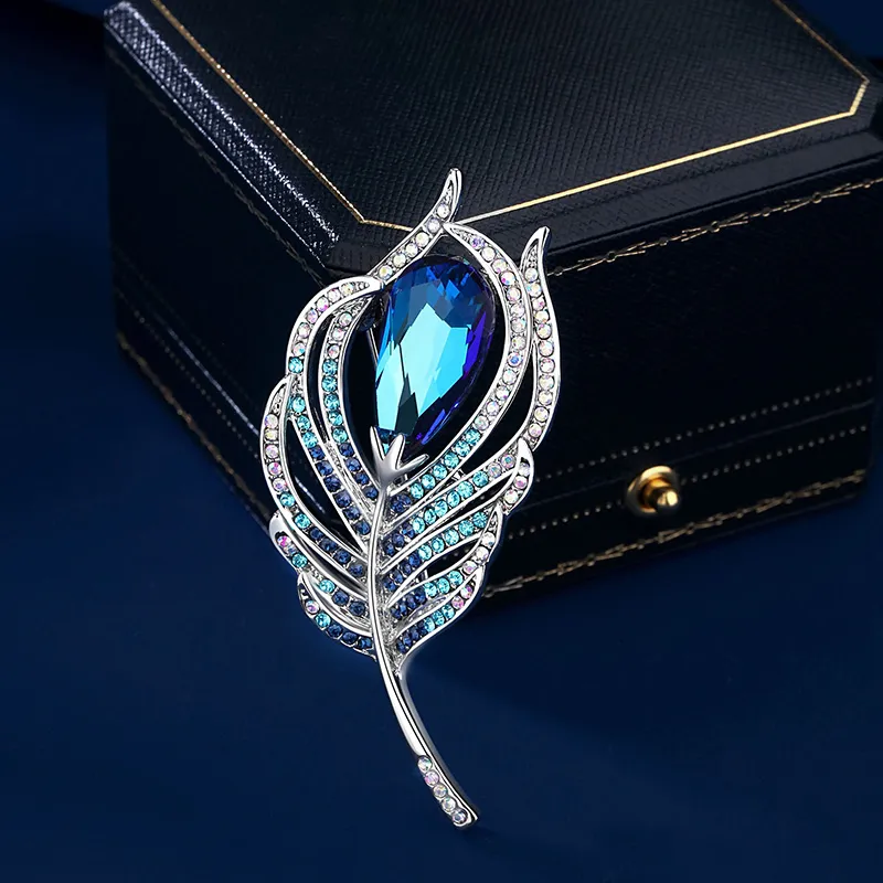 VIOLET Brooches Unisex-3