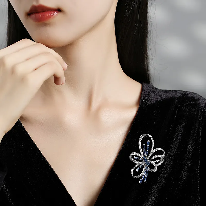 VIOLET Brooches Unisex-1