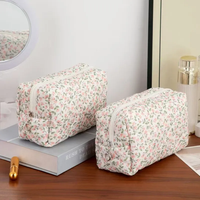 ZHIYIN Pink Floral Lipstick Storage Bag, Skincare Product Storage Bag, Large Capacity Toiletry Bag Make up Tools-1