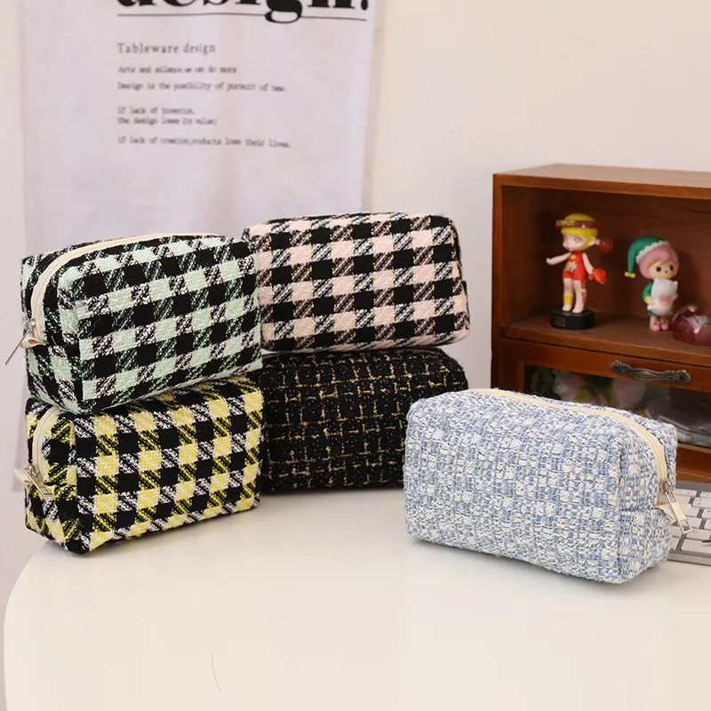ZHIYIN Refreshing Plaid Skincare Product Storage Bag Large Capacity Portable Make up Tools-6