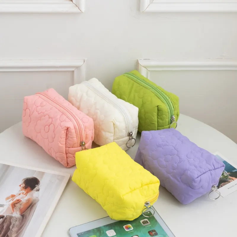 ZHIYIN Large Capacity Candy Quilting Floral Skincare Storage Bag Portable Toiletry Bag Make up Tools-2