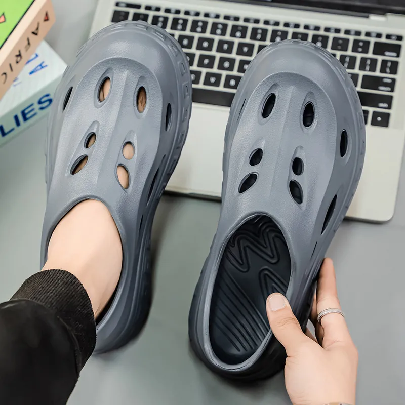 Budding Bear Clogs Men-13