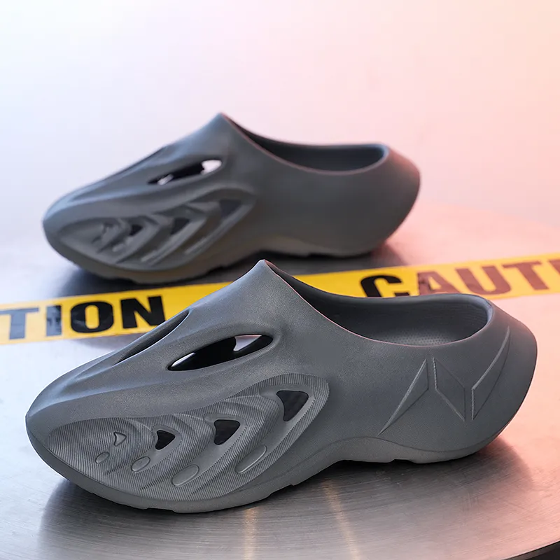 Budding Bear Clogs Men-1