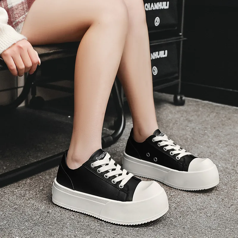 Budding Bear Low-Top Skateboard Shoes Unisex Black-13