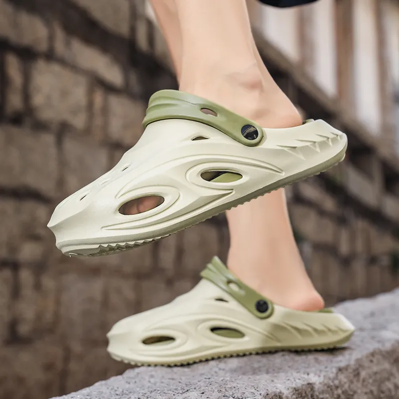Budding Bear Clogs Men-16