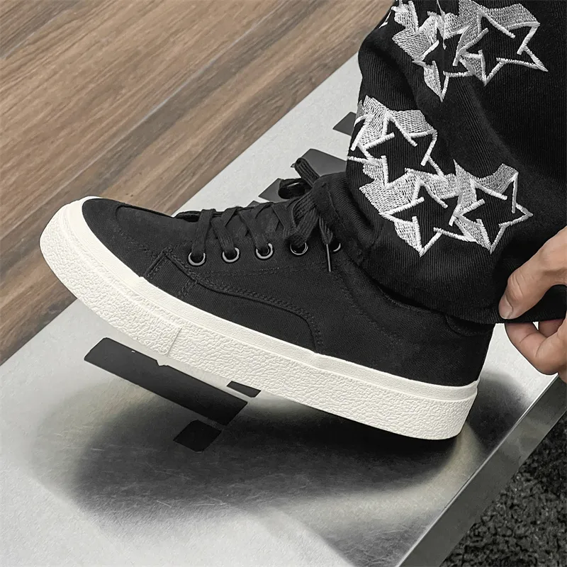 Budding Bear Low Top Skateboard Shoes Men's-8
