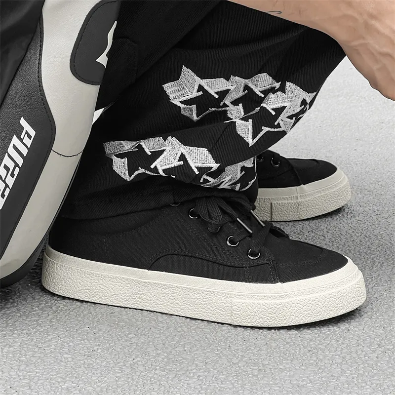 Budding Bear Low Top Skateboard Shoes Men's-9