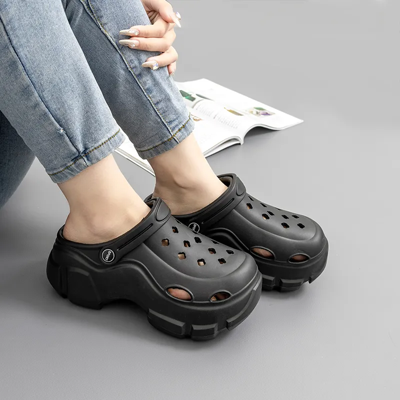 ROBINHOOD Clogs Women's-8