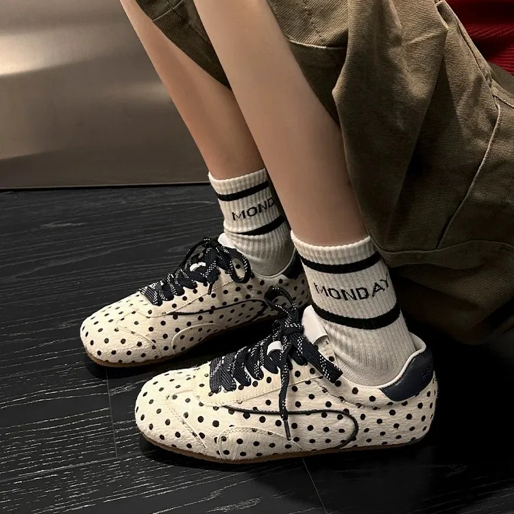 GULIA Low Top Casual Shoes Women's Reproduction Black White-1