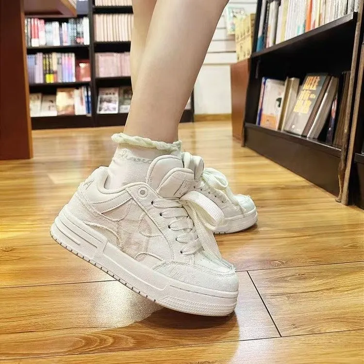 SUPEREDGE Coverage Abrasion Resistant Low Top Skateboard Shoes Women's Milk White-1