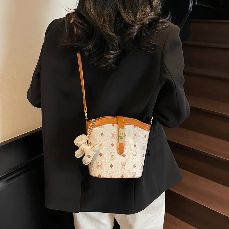 TOUTSEUL YOLO PU Shoulder Bag Women's White & Brown/White & Black/Black & Pink/Brown-4