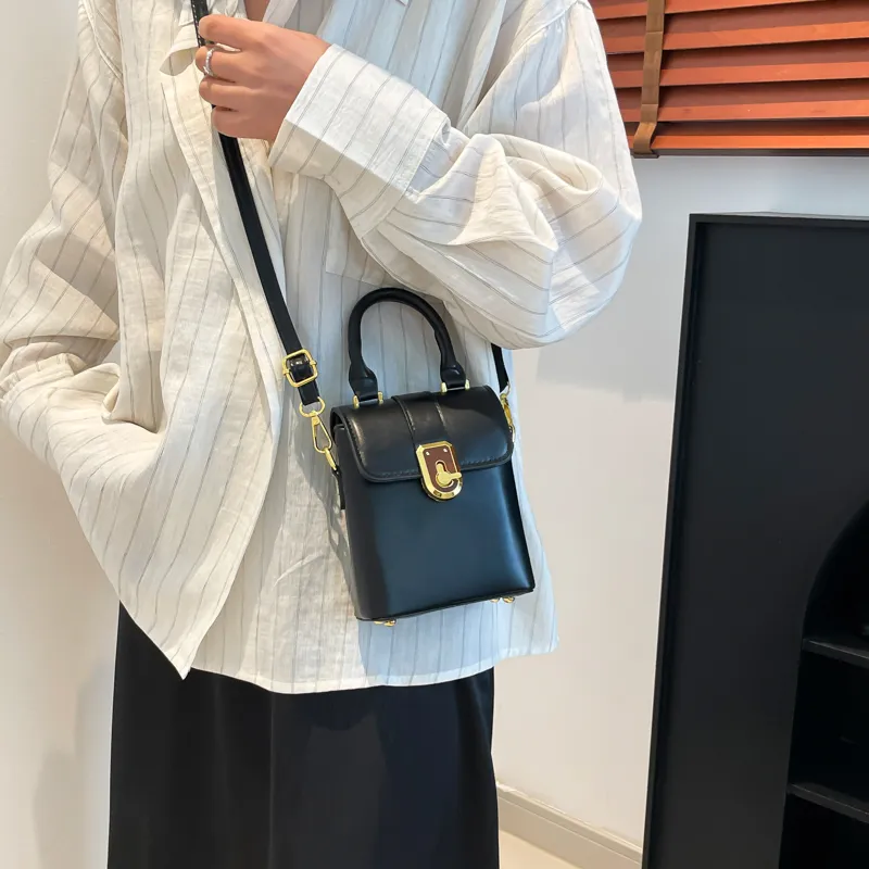 TOUTSEUL YOLO PU One Shoulder Handbag Regular Women's White/Black/Khaki-7