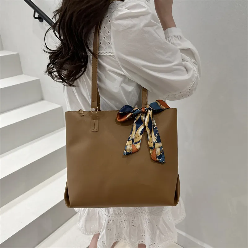 TOUTSEUL YOLO Pu Tote Bag, Shoulder Bag Regular Women's Black/Light Brown/Dark Brown-9