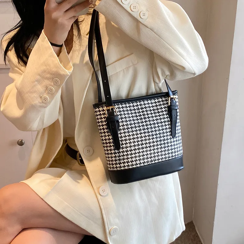 TOUTSEUL YOLO Straw Woven Shoulder Bag Women's Multicolor-27