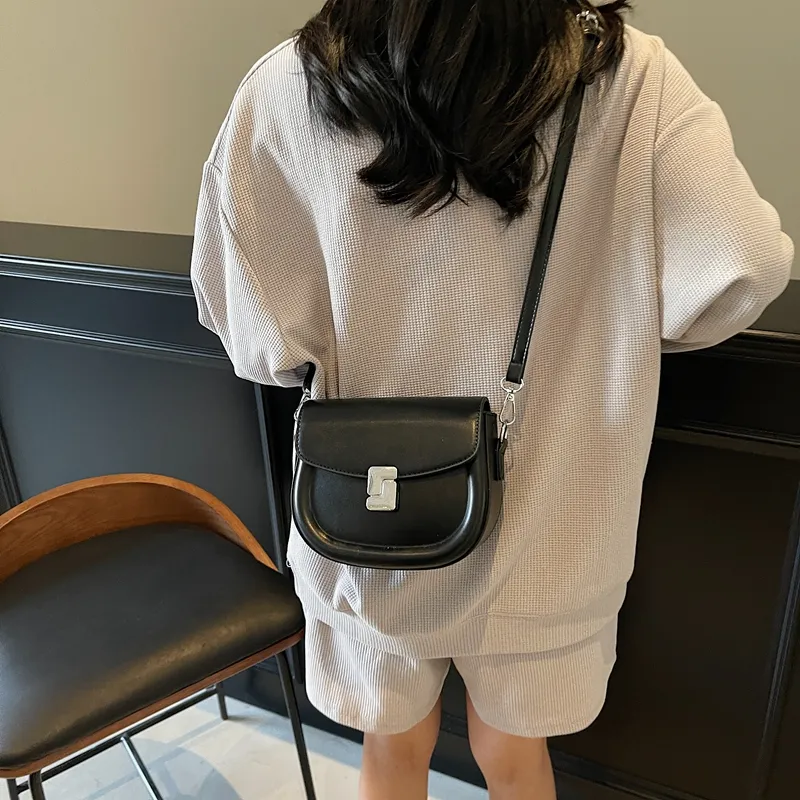 TOUTSEUL YOLO PU Shoulder Bag Women's Beige/Silver/Black/Khaki-14